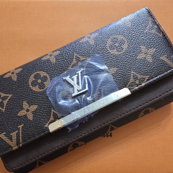 Louis Vuitton Handbags - L V Fashion Monogram Canvas Wallet with Gold Hardware